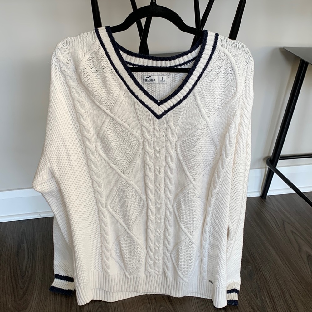 Hollister V Neck Swwater